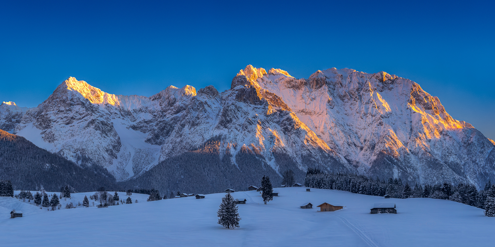 Abendsonne am Karwendel mit Schnee