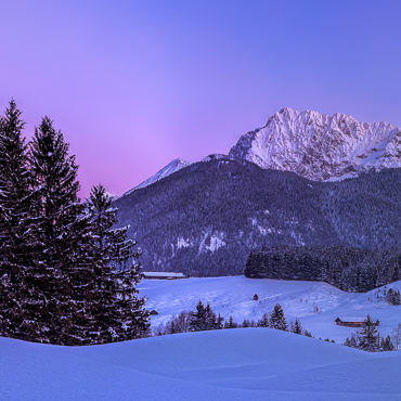 Buckelwiesen im Winter mit Blick auf den Karwendel